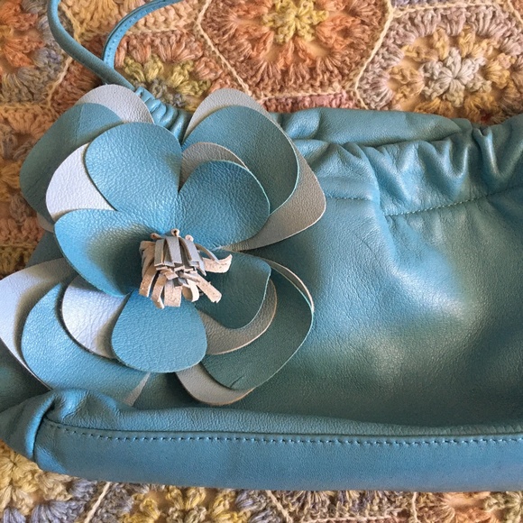 Cute Vintage 1970s Blue Leather Flower Appliqué Bag - Picture 3 of 6